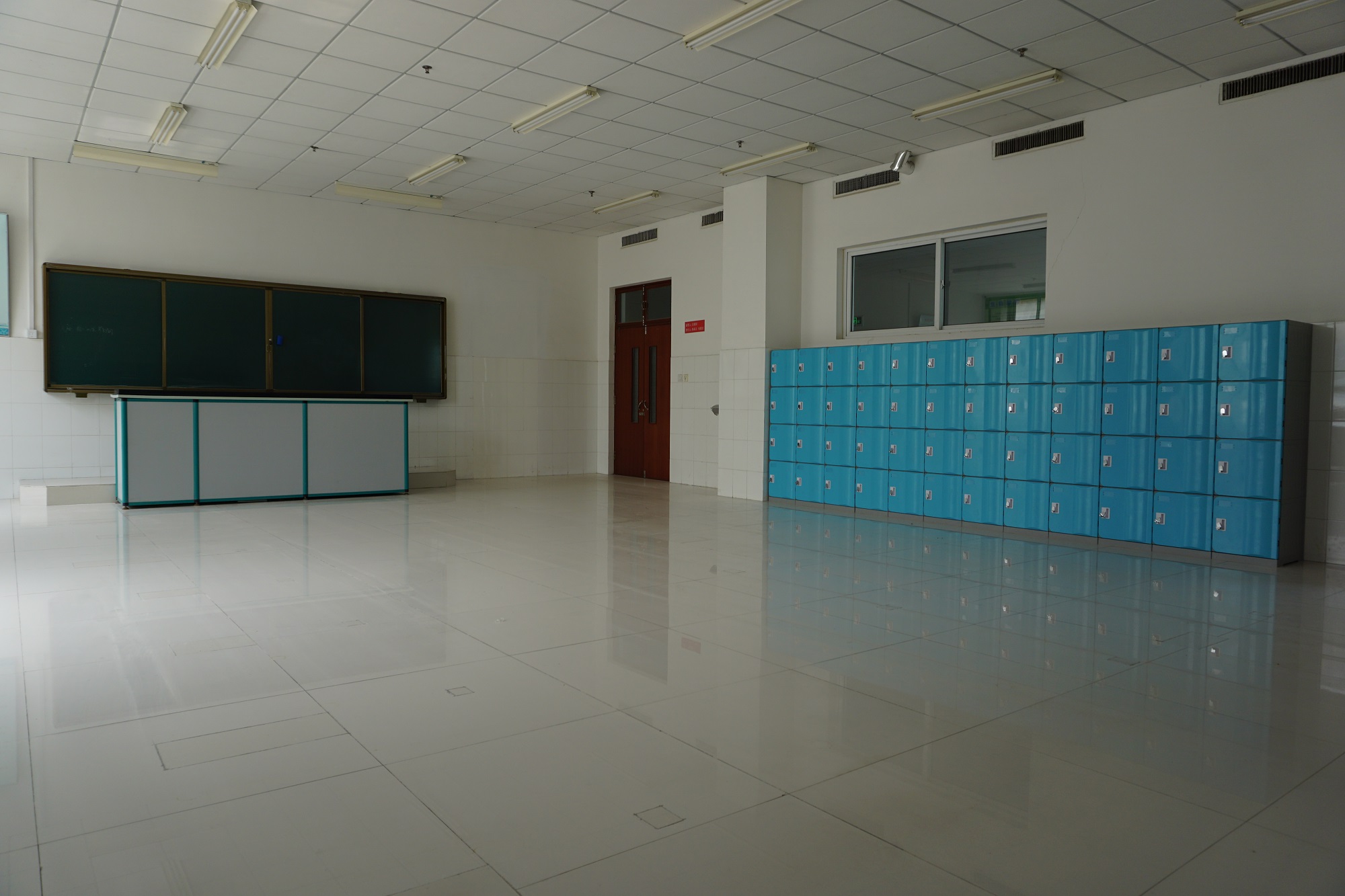 教室侧墙柜title=