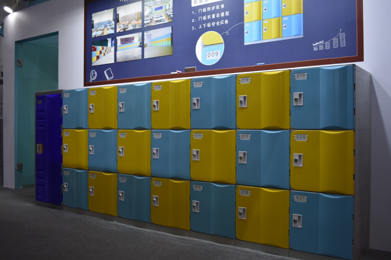 新款书包柜安装实景